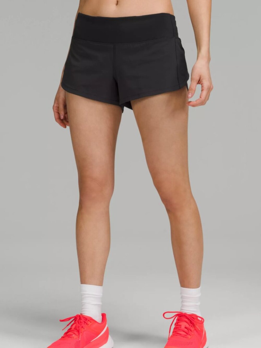 Lululemon Speed Up Short 2.5" in Black, Size 6
